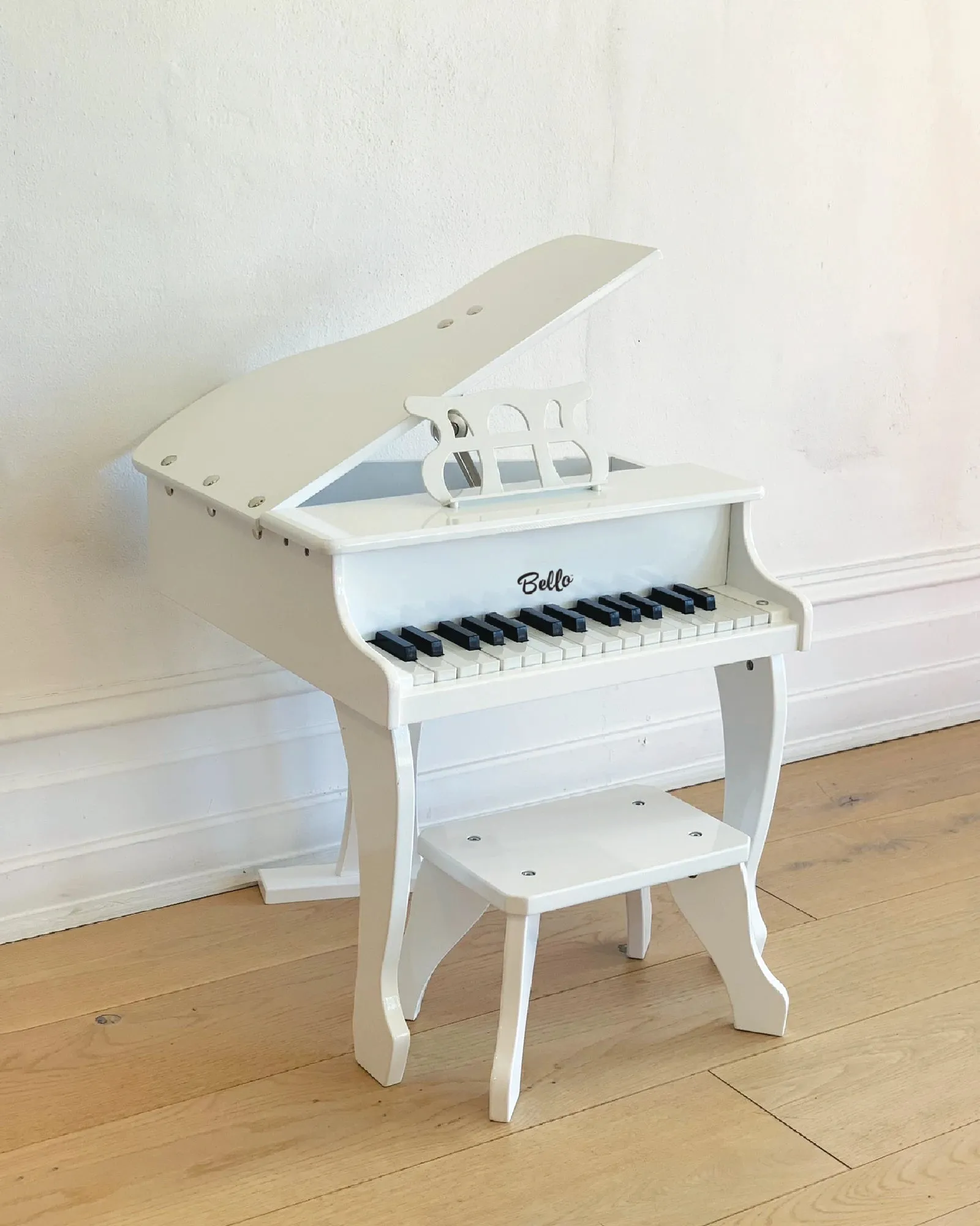 Bello Grand Piano White